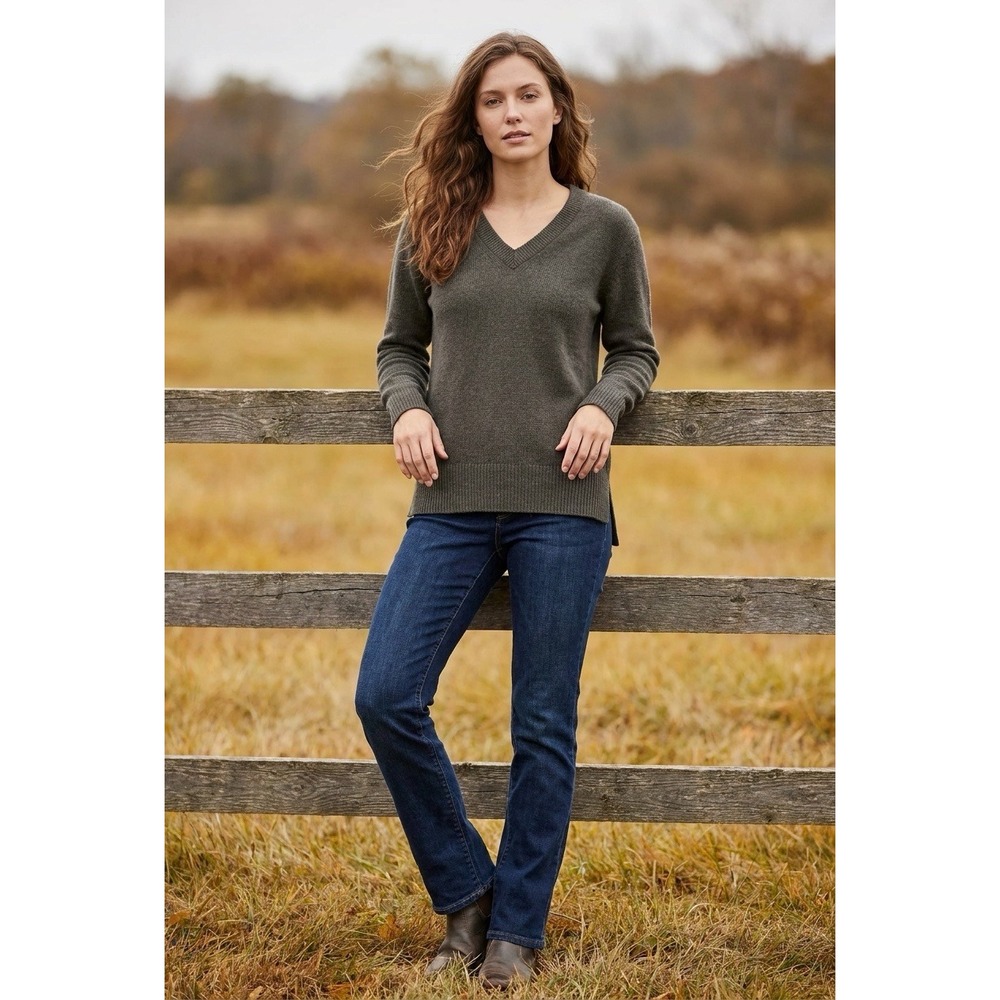C by Bloomingdale's Women's Cashmere Sweater V-Neck Olive Green Small Luxury